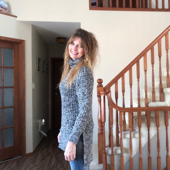 ‘Devoted’ long black/white sweater - Picture 8 of 9